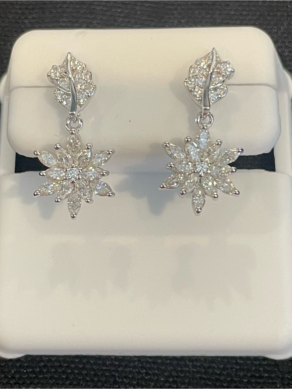 925 silver 1.50ctw Moissanite flower/snowflake dangle earrings